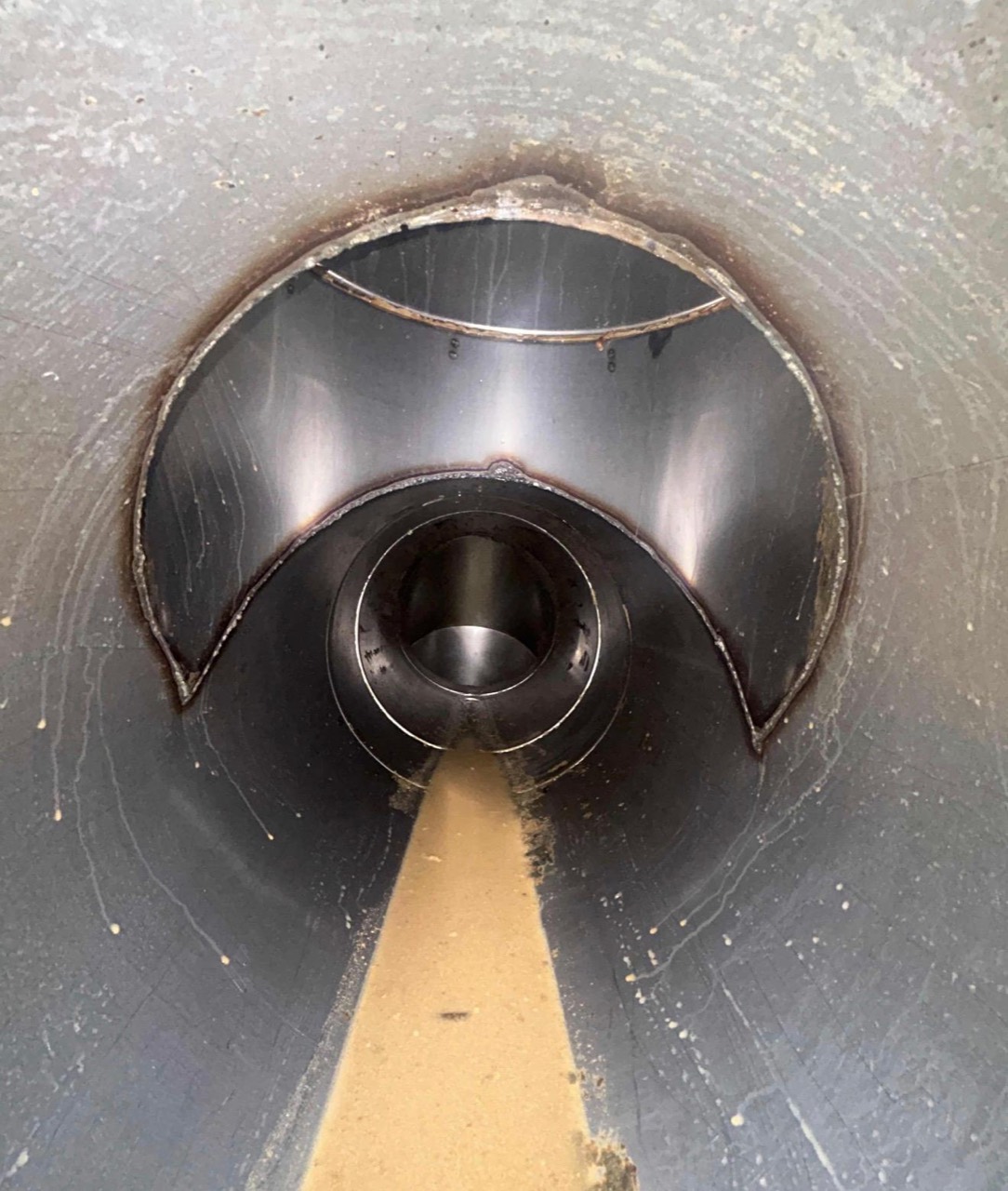 The same round commercial kitchen exhaust duct after cleaning